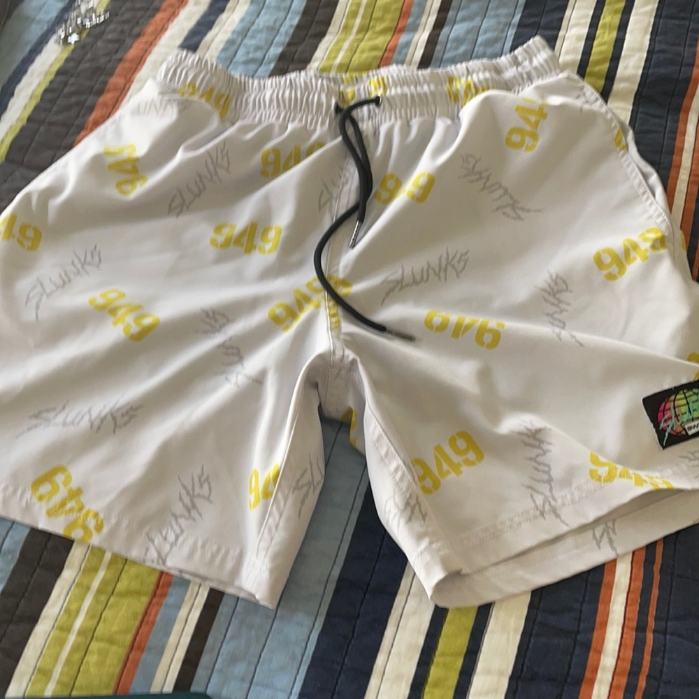 949 slunks white and black